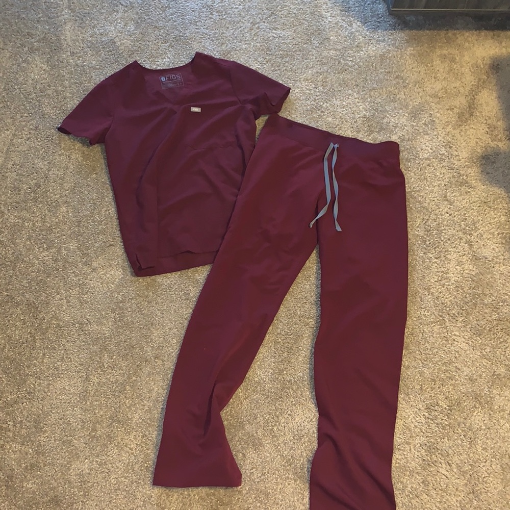 Figs burgundy scrub set